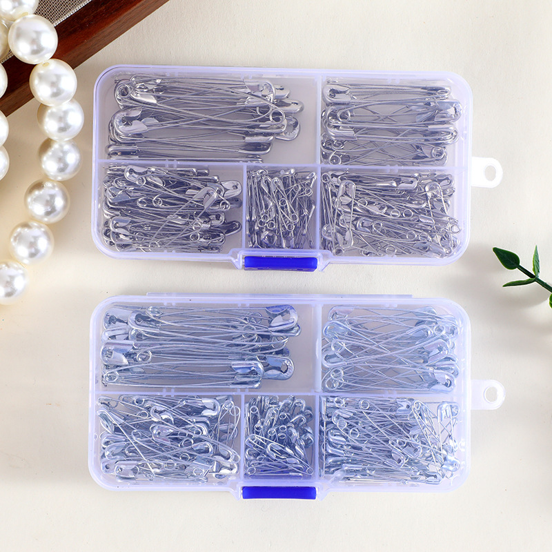 مجموعة دبابيس أمان فضية مع صند - مراجعة Craft Embellishment Storage وسعره