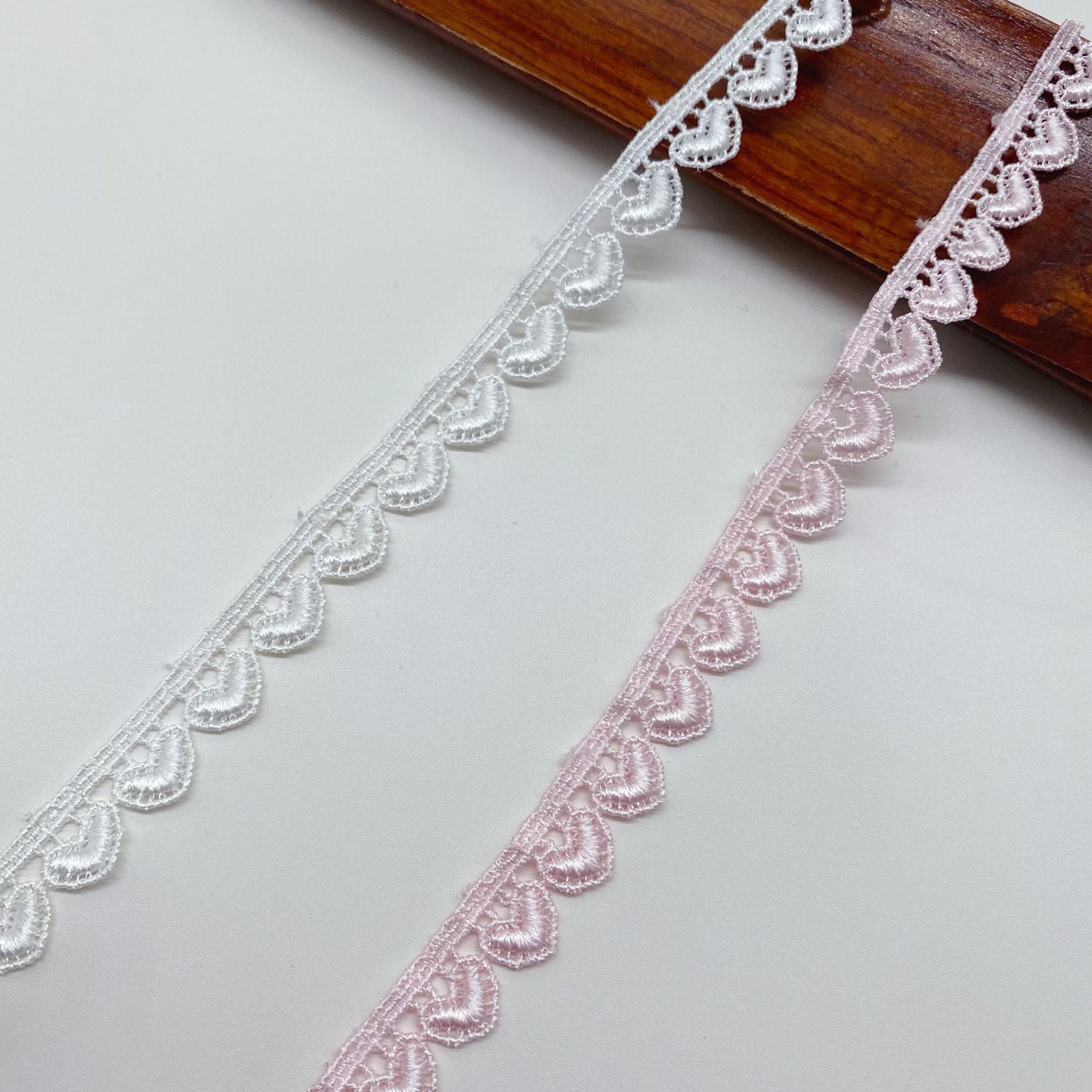 4 ياردة مطرزة متعدد الألوان من - مراجعة Lace Ribbon Trim وسعره